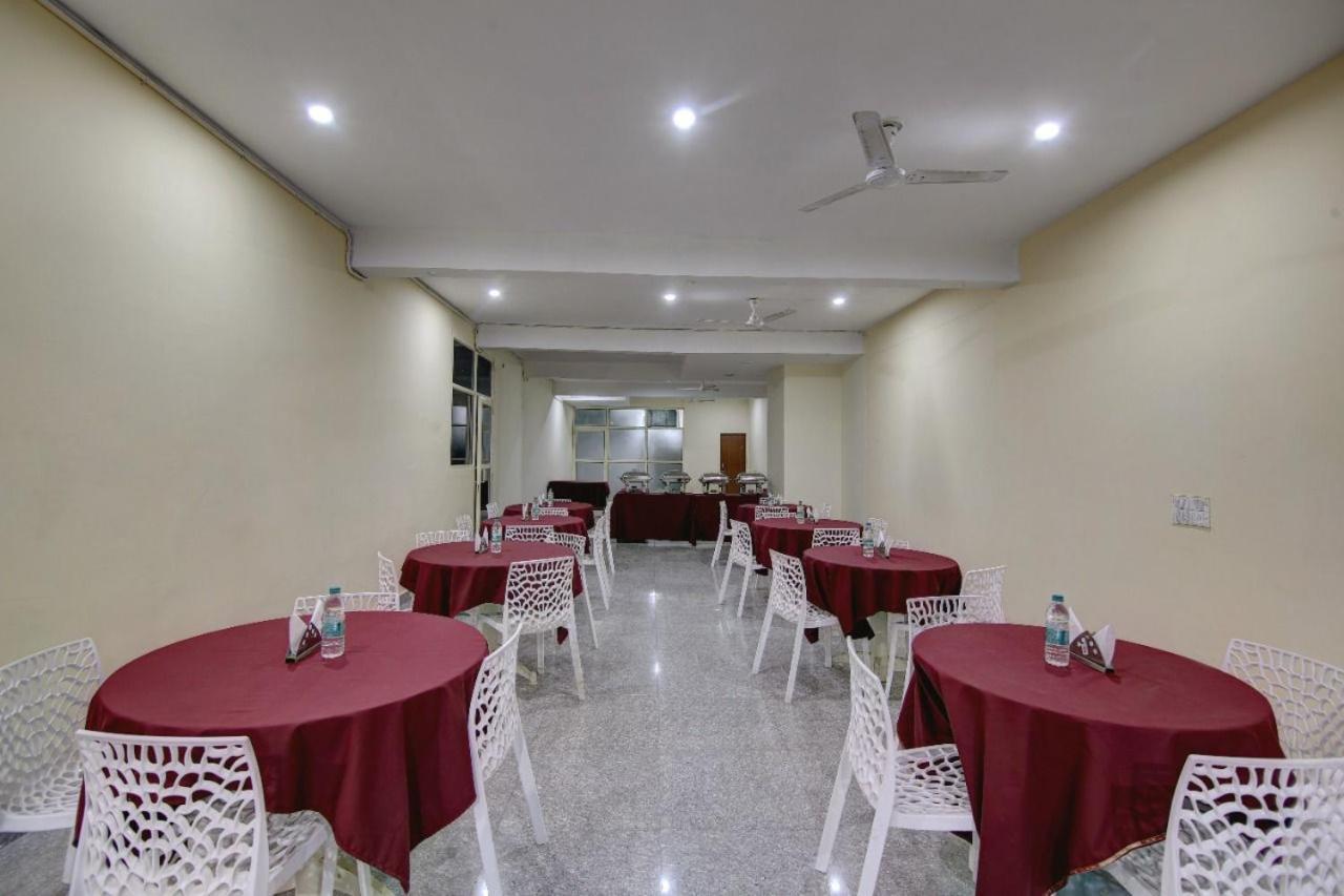 Hotel Premier Noida 135 Zewnętrze zdjęcie
