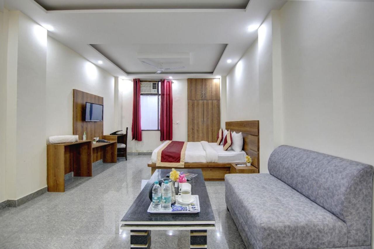 Hotel Premier Noida 135 Zewnętrze zdjęcie