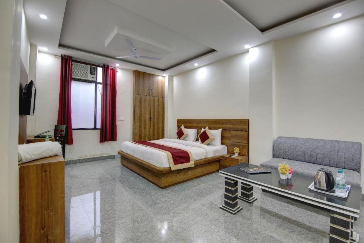 Hotel Premier Noida 135 Zewnętrze zdjęcie