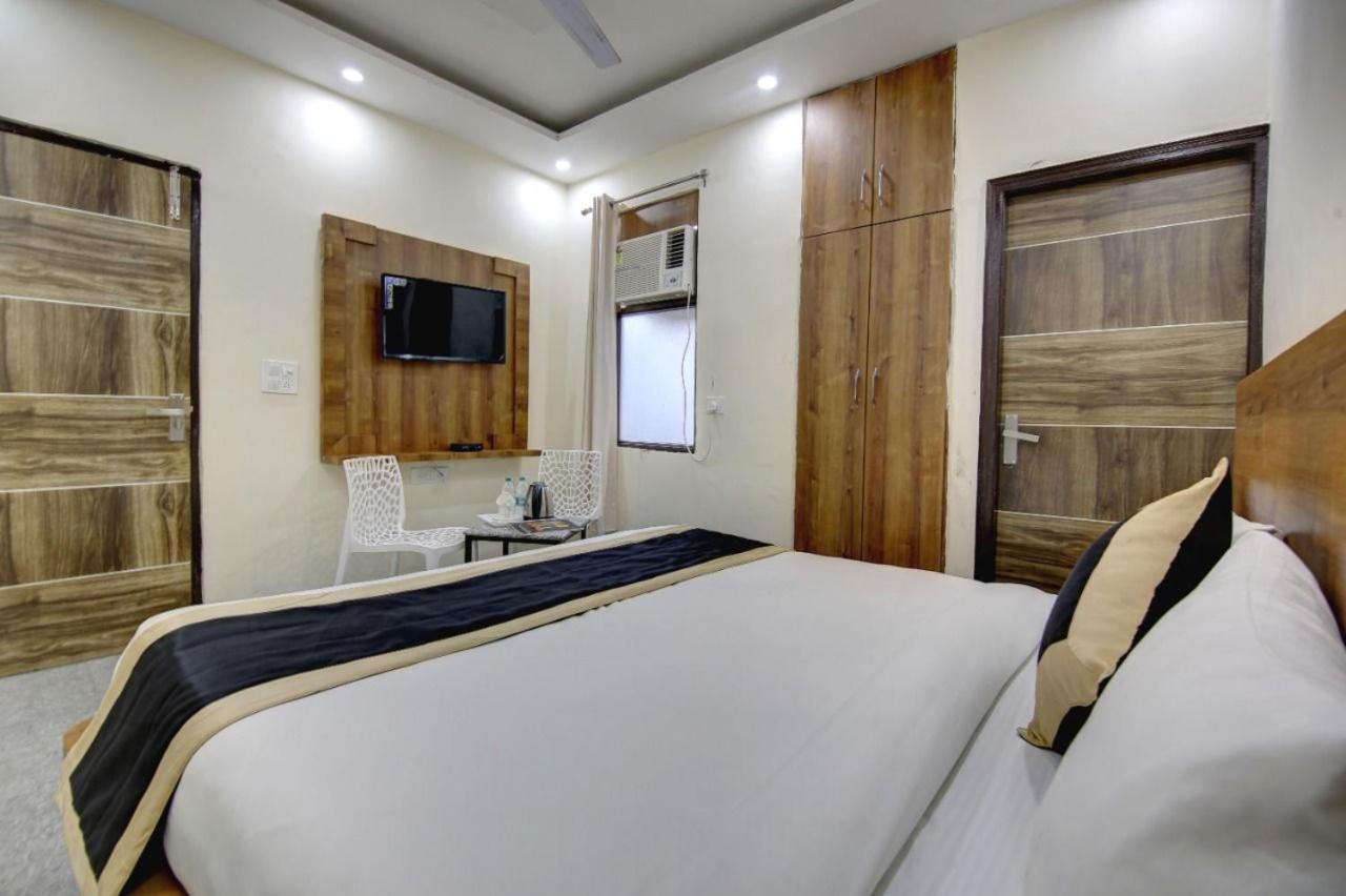 Hotel Premier Noida 135 Zewnętrze zdjęcie