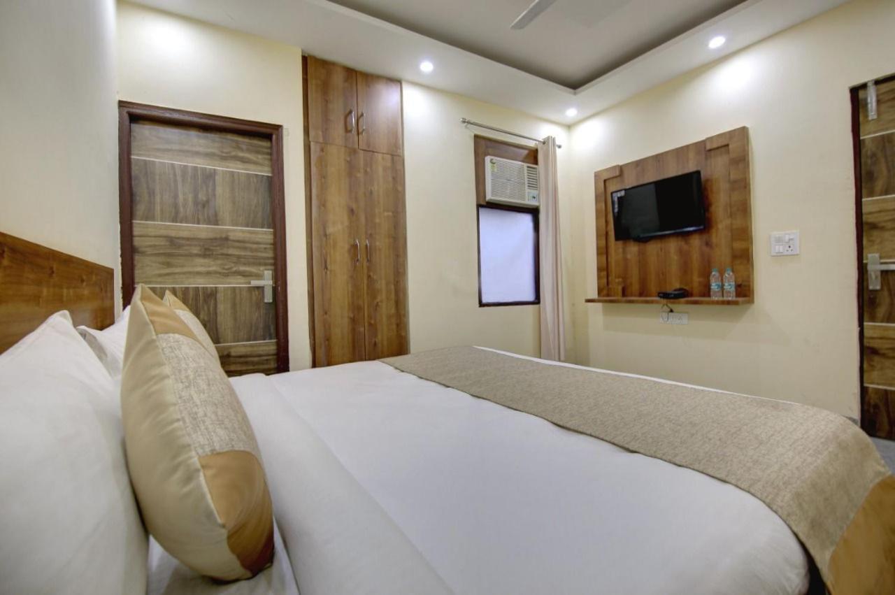 Hotel Premier Noida 135 Zewnętrze zdjęcie