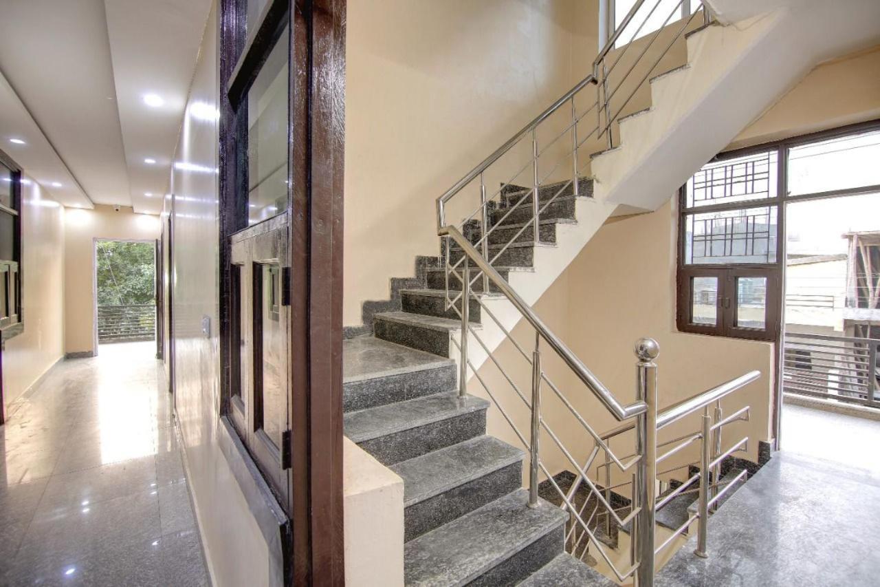 Hotel Premier Noida 135 Zewnętrze zdjęcie